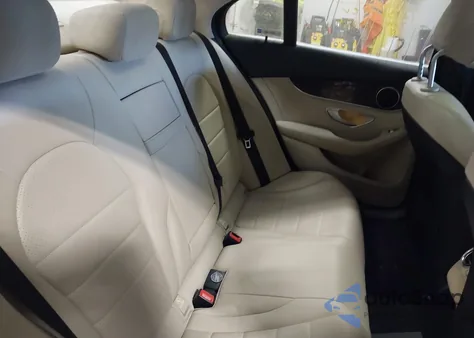 2016 Mercedes-Benz C 300 4Matic z USA, uszkodzony, nr VIN WDDWF4KBXGR141717